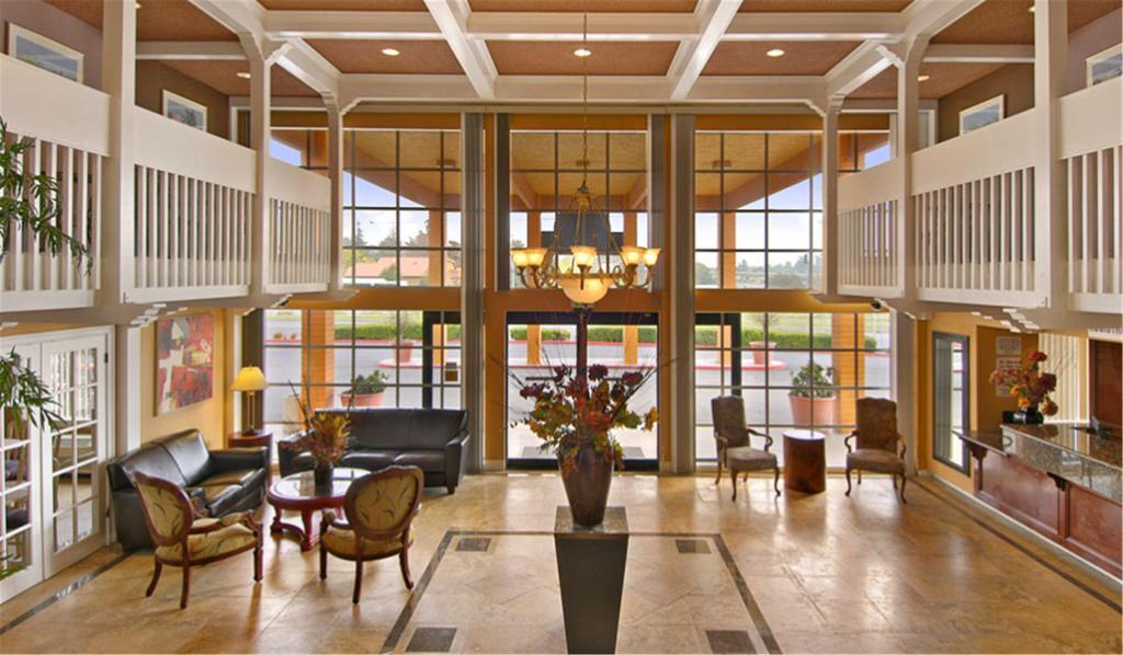 Courtyard Inn Норт-Хайлендс Экстерьер фото